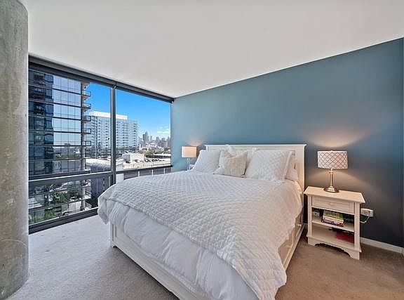 5th image of 860 W Blackhawk St Unit 1106