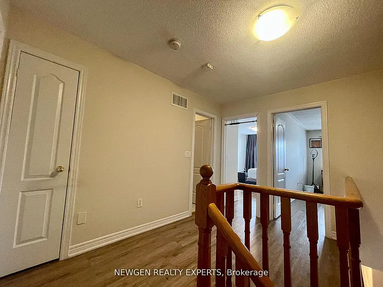 42 Crystalview Cres #UPPER — Photo 4