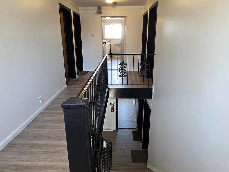 818 S Green Rd — Photo 5