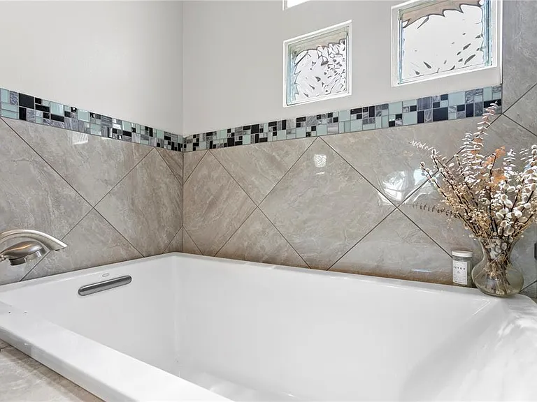 1114 Shipwatch Cir — Photo 40