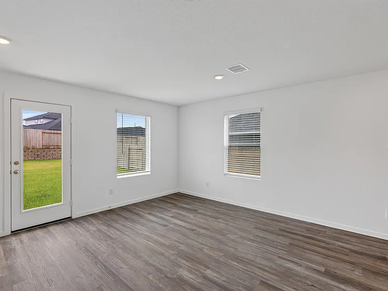 40818 Hawthorne Glades St — Photo 17