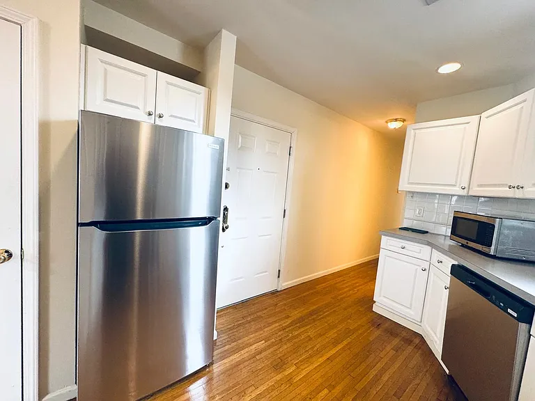 214 Warren St #4B — Photo 9