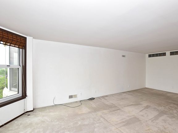 5th image of 2525 S Shore Dr Unit 11