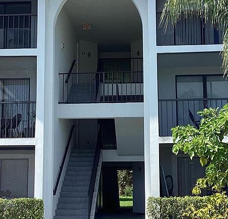 4th image of 1008 Green Pine Blvd APT E3
