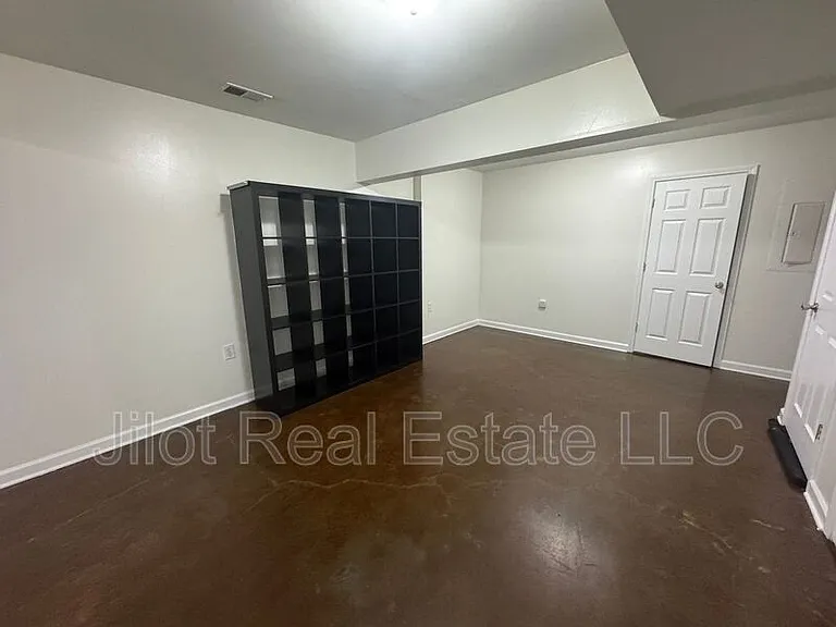 105 Dancing Fox Rd #B — Photo 7