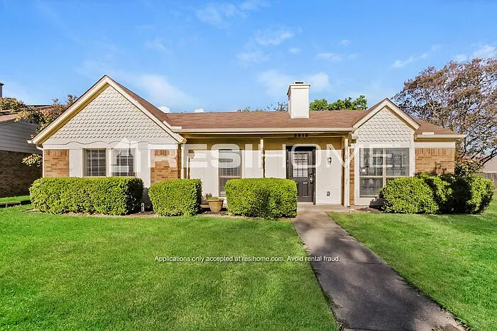 2213 Salerno Dr — Photo 1