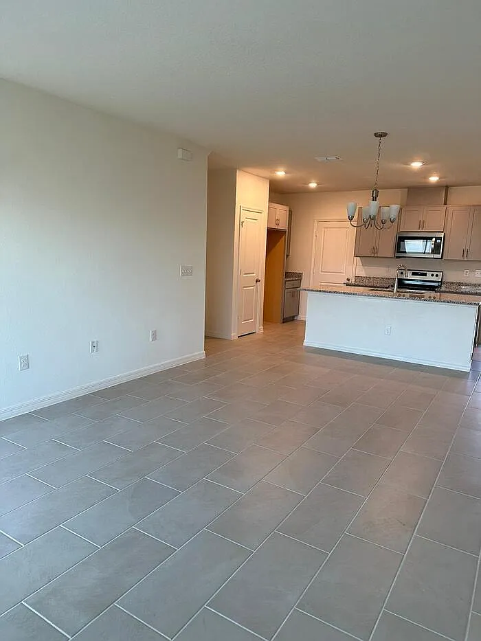 3 bed, 2.5 bath, 1418 sqft, $2,200 — Photo 2