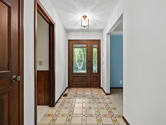 3rd image of 1130 W G Ave