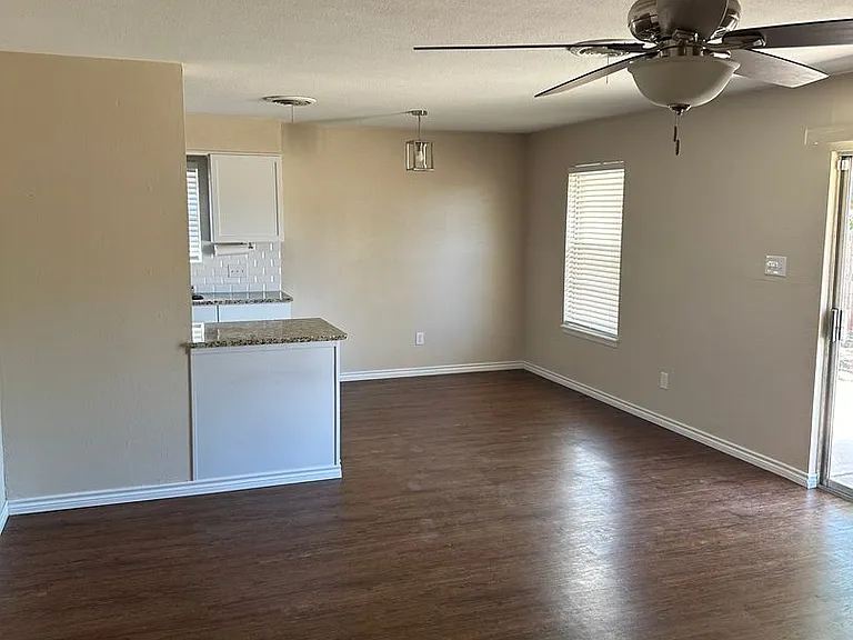 5256 Benbrook St — Photo 4
