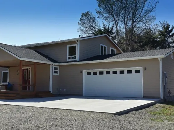 124 Pike St, Crescent City, CA 95531