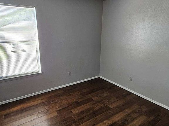 2nd image of 4904 Brianhill Dr