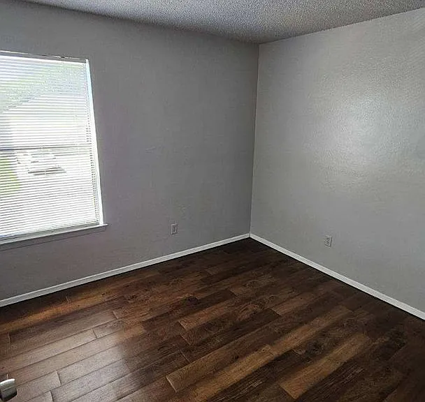 4904 Brianhill Dr — Photo 2