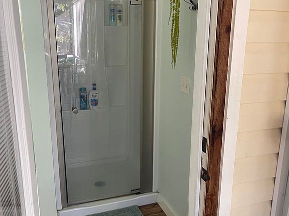 5th image of 458 NE 9th St #1A
