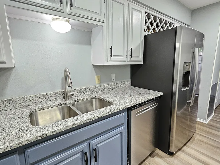 1124 Kathy Ln — Photo 5