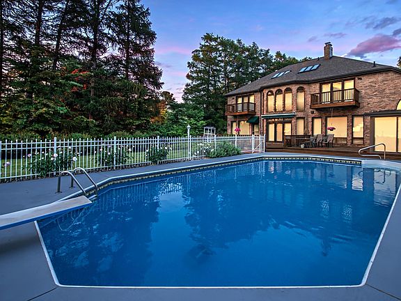 3rd image of 3144 S Lakeshore Dr