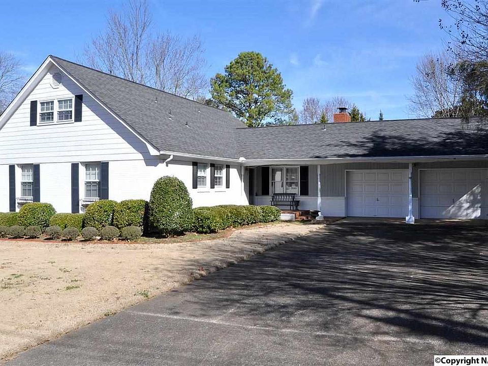 1st image of 627 Hemlock Dr SE