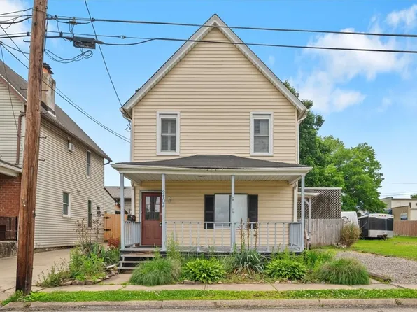 2107 Adams St, Natrona Heights, PA 15065