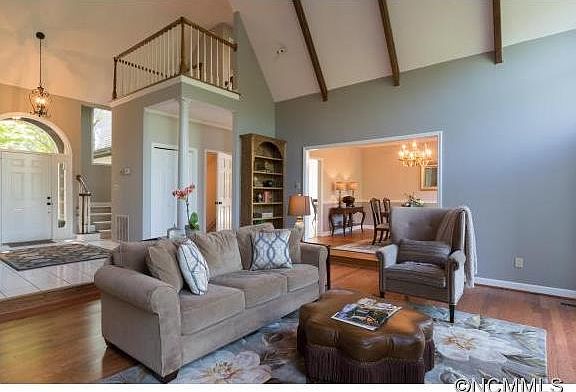 3rd image of 10 Sourwood Dr