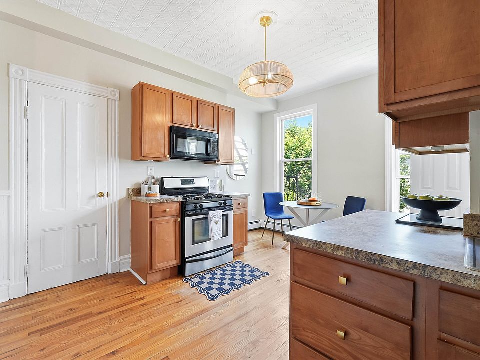 1st image of 198 Bowers St APT 2