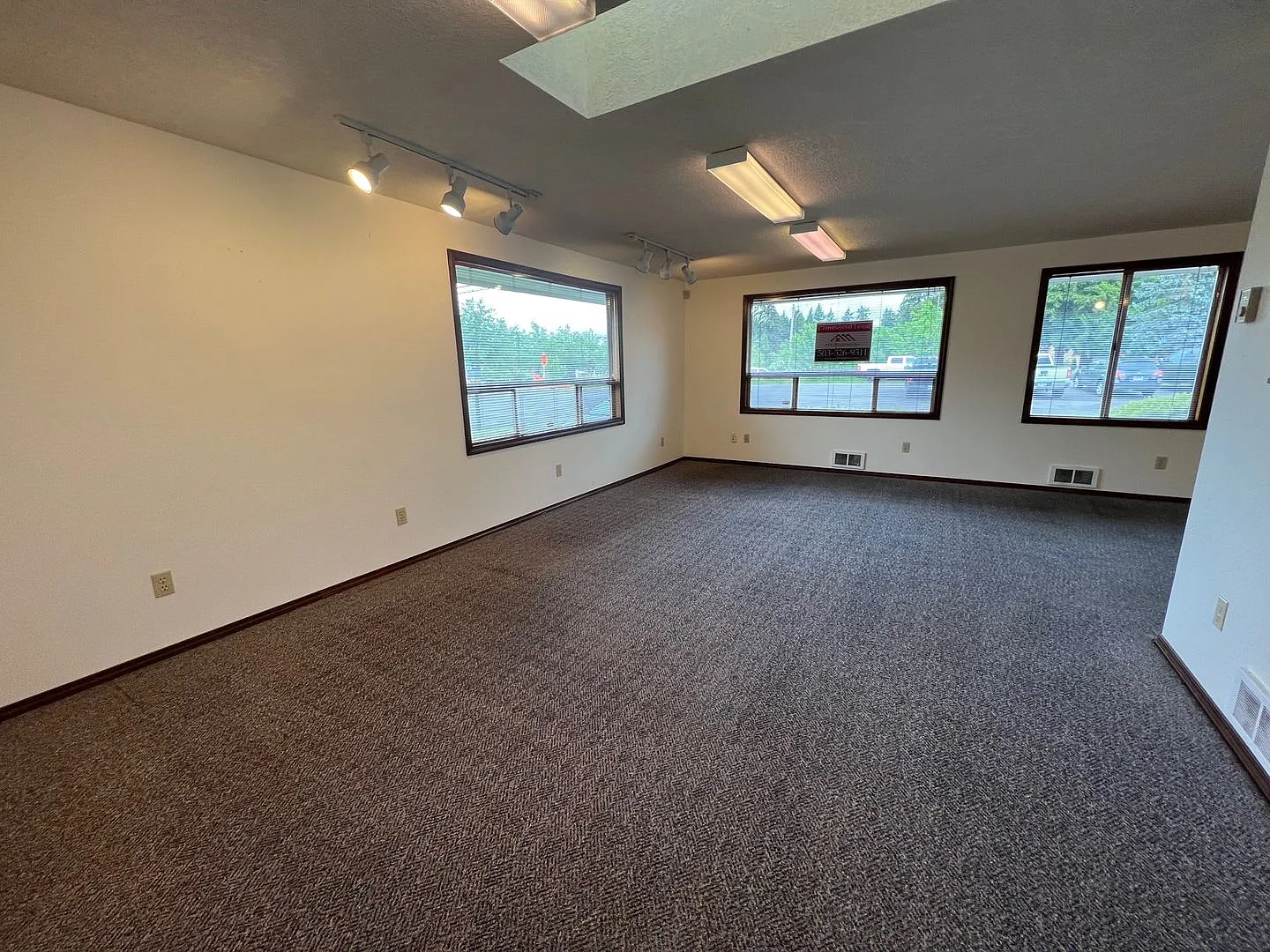 11640 SW Corby Drive #1 ~ Plex Unit with Large Bonus Room! — Photo 3