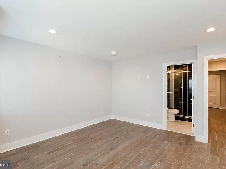 2564 Frankford Ave #3F — Photo 9