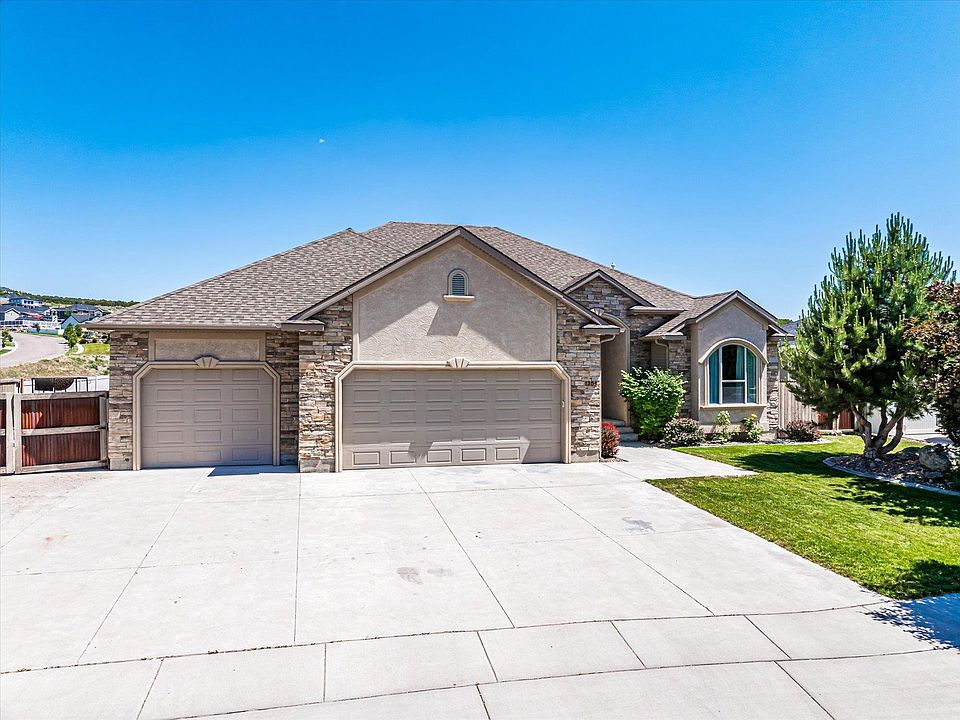 1st image of 1384 Stoneridge Dr