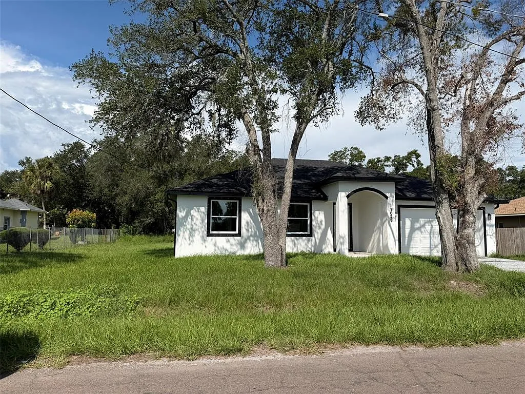 3 bed, 2.0 bath, 1920 sqft, $3,200 — Photo 3