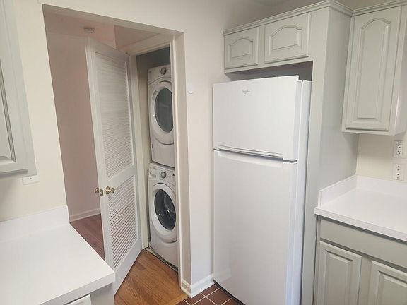 4th image of 204 Bloomfield Ave APT D
