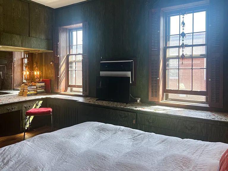 2nd floor - front bedroom