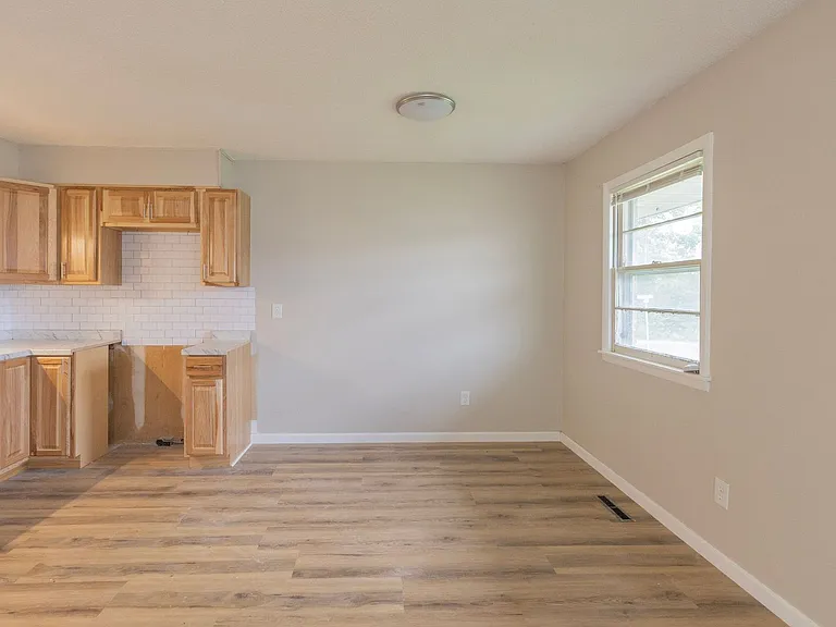 3711 Weymeyer Dr — Photo 7