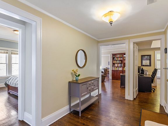 2nd image of 455 W Oakdale Ave APT 2
