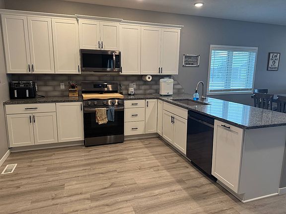 3rd image of 3506 Oriole Dr