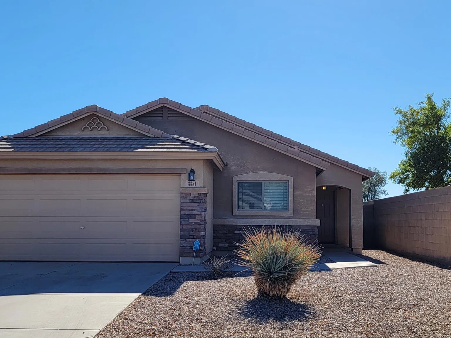 3 bed, 2.0 bath, 1395 sqft, $1,750 — Photo 1