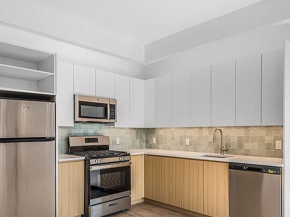 3rd image of 58 Vanderbilt Ave #3D