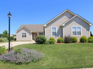 1422 Mamerow Ln W, Oconomowoc, WI 53066