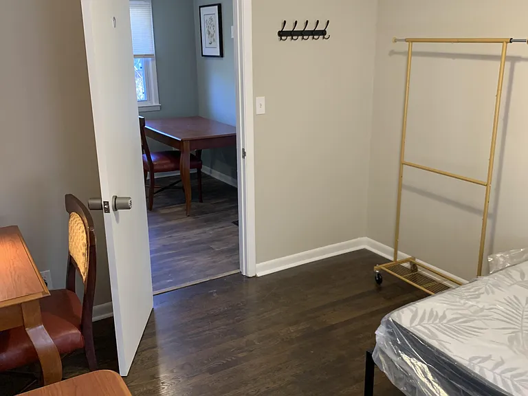 Hillcrest Dr SE — Photo 3