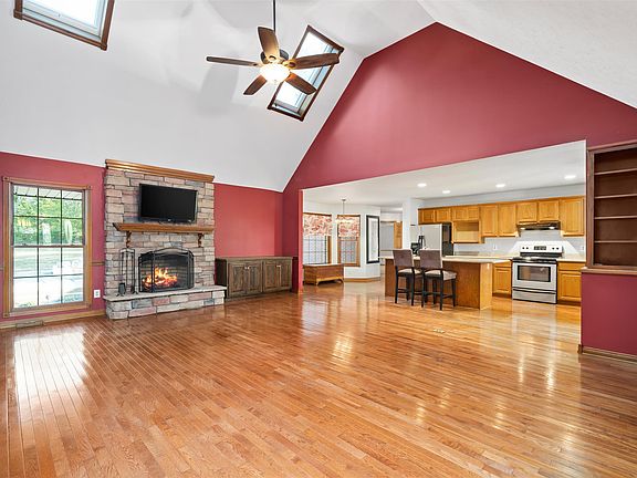 4th image of 435 Everett Ln