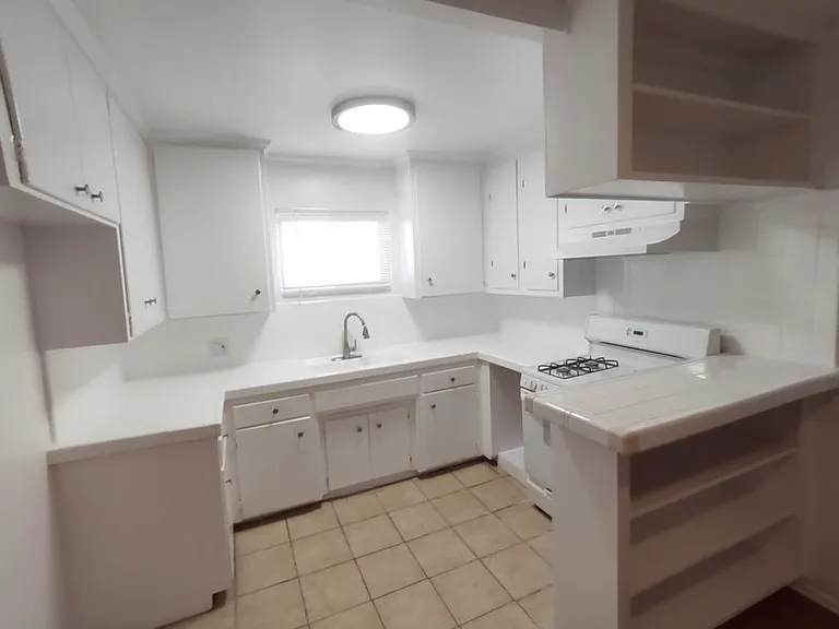 1250 N Kingsley Dr #106 — Photo 5