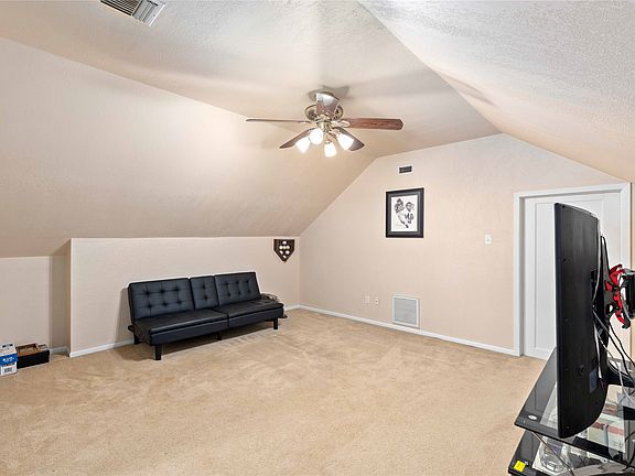 5th image of 204 S Nueces St