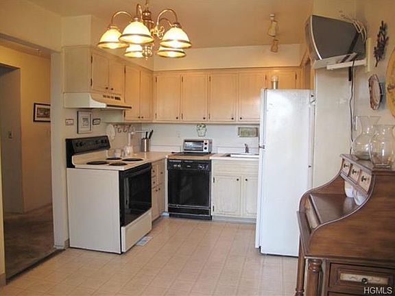 2nd image of 912 N Broadway APT 72E