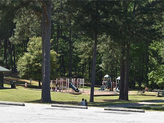 3rd image of 1327 Brookstone Cir NE