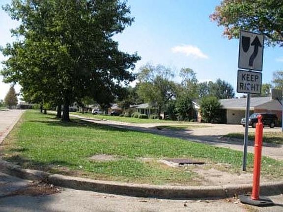 2nd image of 1761 Holly Ln