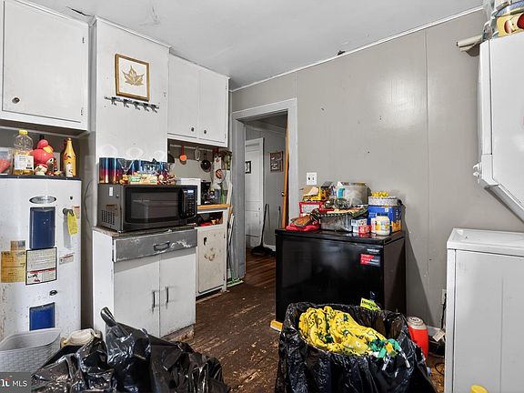 5th image of 187 Court Dr