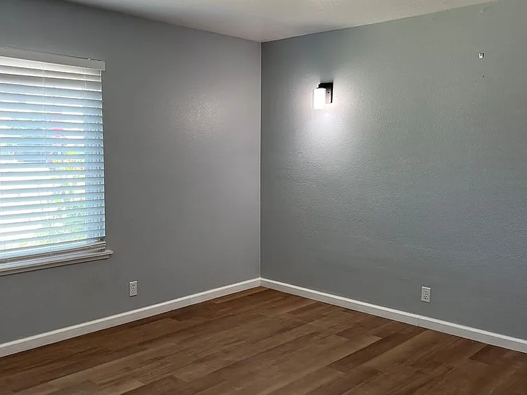 401 N Santa Ana St — Photo 2