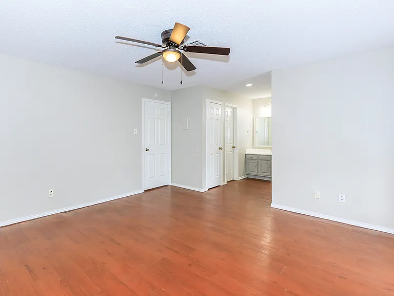 Master 1 bedroom/ vanity/huge walk-in closet