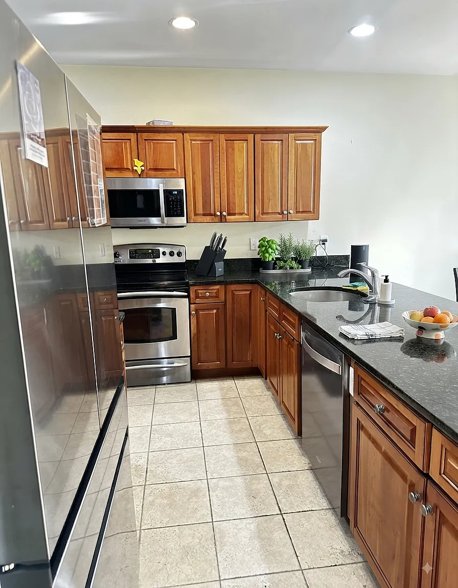 2 bed, 2.5 bath, 2704 sqft, $3,500 — Photo 3
