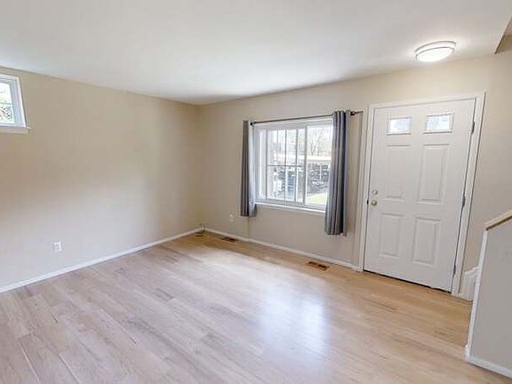 4th image of 529 Longshore Dr APT A