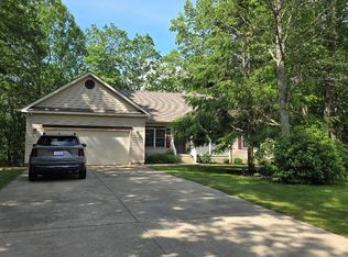 127 Sandsfoot Ln, Daniels, WV 25832