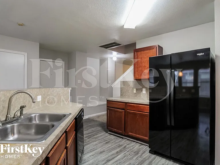 430 Remington Creek Dr — Photo 6