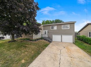 340 Loveland Dr, Glendale Heights, IL